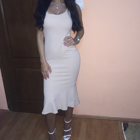 Missguided Scuba Flare Midi Dress - Picture 4 of 6